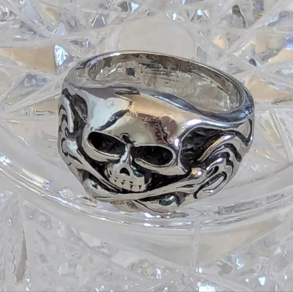 Biker Skull Ring Size 9- Men's Ring- Punk Goth- Skull and Crossbones- Chunky - Picture 5 of 7